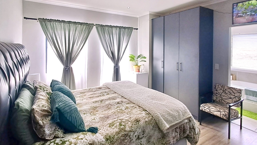 4 Bedroom Property for Sale in Country Club Western Cape